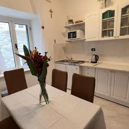 Apartment Tudor Hvar Old Town Groda, Center For 4 Guests Hvar Town
